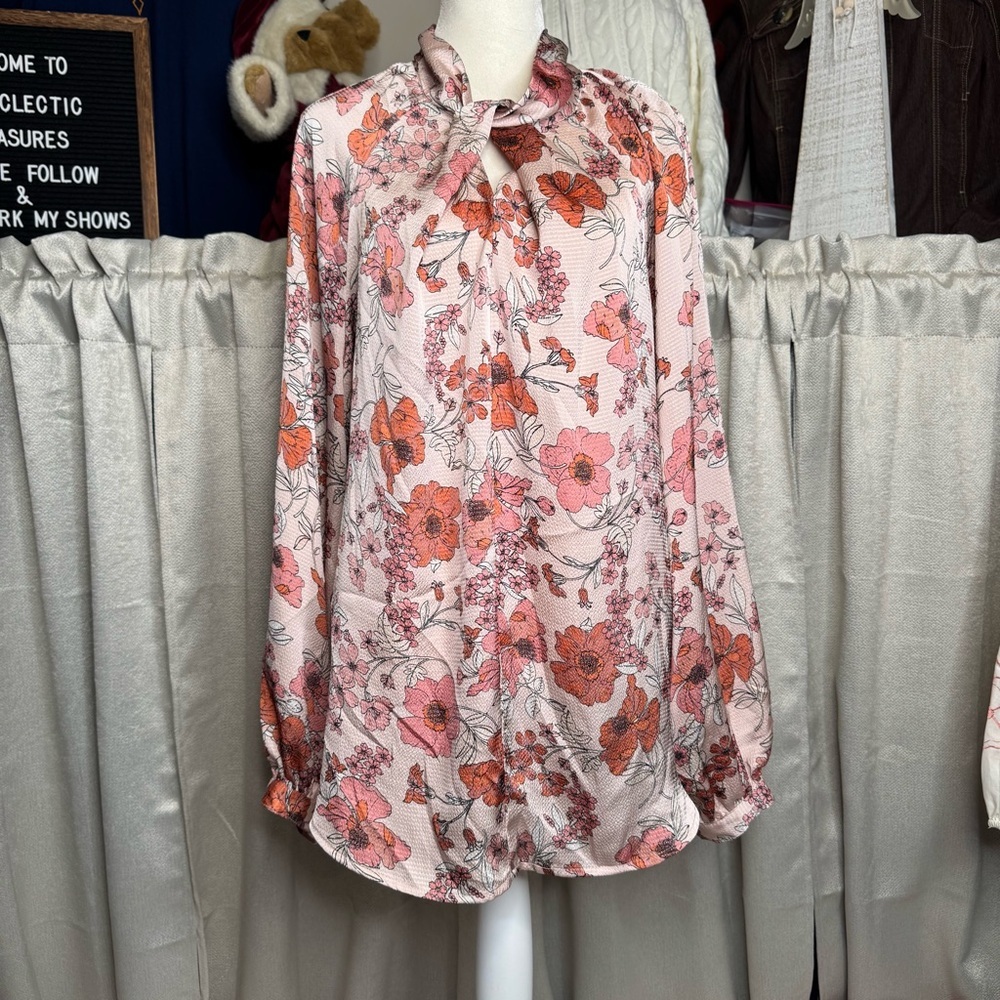 Liz Claiborne Blush Floral Crinkle Blouse XL Tie Neck Long Sleeve - Picture 2 of 10